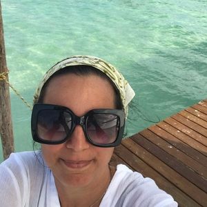 Meet your Posher, Hila